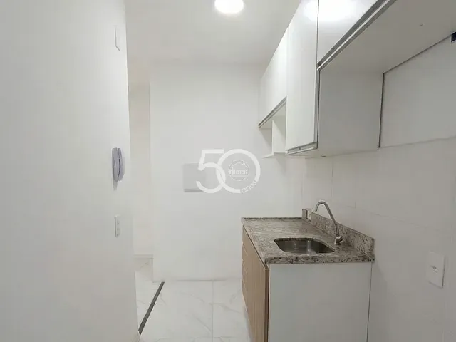 Apartamento com 39m² 2 quartos e 1 banheiro, para alugar, no bairro Gardênia Azul em Rio de Janeiro