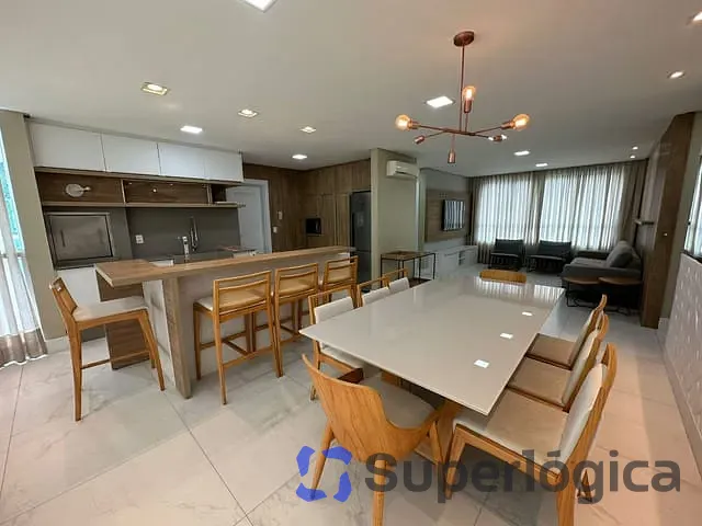 Apartamento com 244m² 4 quartos e 4 banheiros, à venda, no bairro Pioneiros em Balneário Camboriú