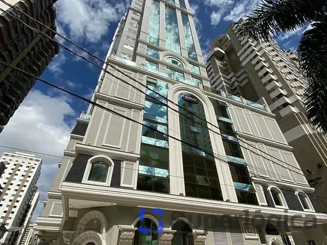 Apartamento com 385m² 4 quartos e 6 banheiros, à venda, no bairro Centro em Balneário Camboriú