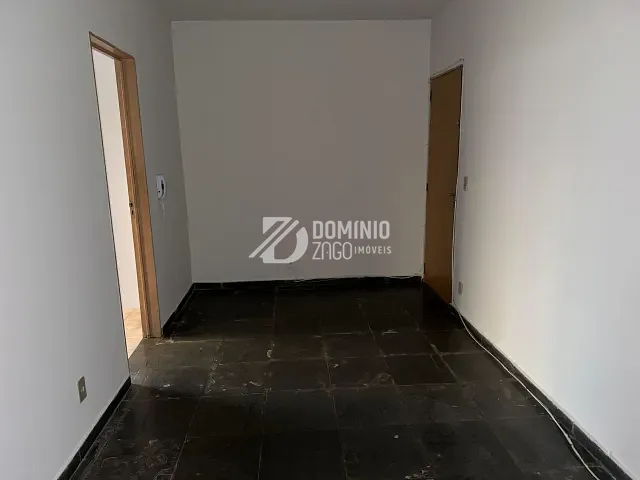 Apartamento com 55m² 3 quartos e 1 banheiro, para alugar, no bairro Centro em Uberaba