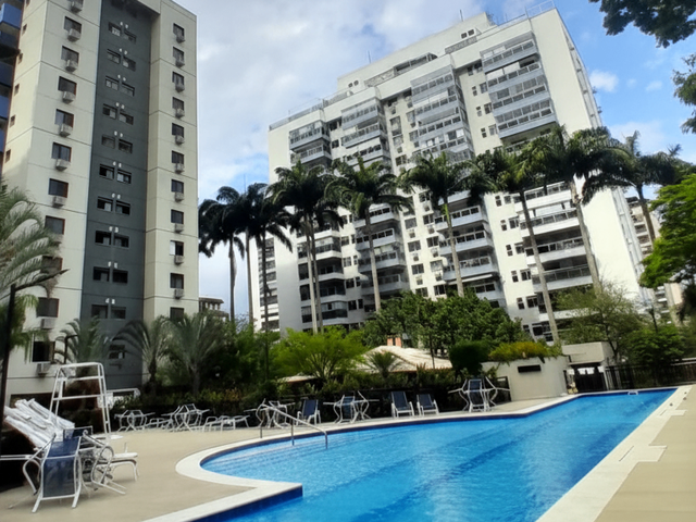 Foto do Apartamento - Barra Olímpica: 3 quartos(1 suíte) no condomínio RIO 2 com ônibus fretado, academia, piscina, restaurante e infraestrutura completa. | Hilmar
