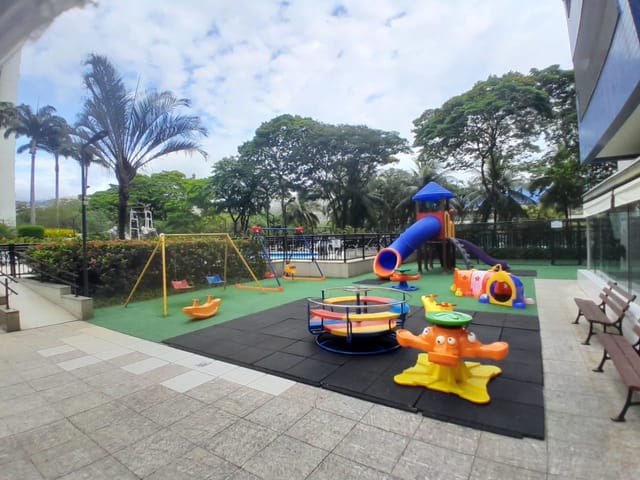 Foto do Apartamento - Barra Olímpica: 3 quartos(1 suíte) no condomínio RIO 2 com ônibus fretado, academia, piscina, restaurante e infraestrutura completa. | Hilmar