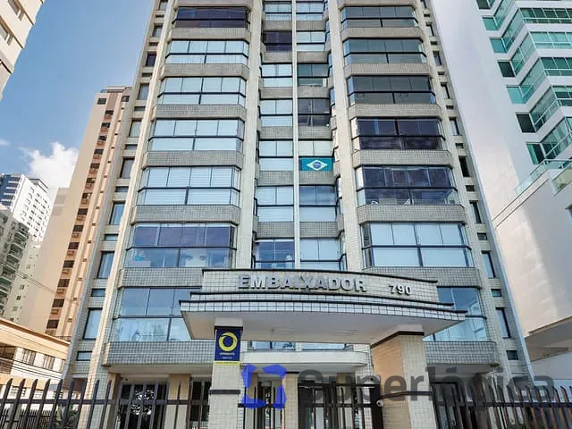 Apartamento 3 quartos e 1 banheiro, para alugar, no bairro Centro em Balneário Camboriú