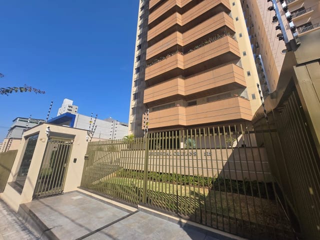 Foto do Apartamento - Apartamento à venda, OPORTUNIDADE, EDF ORLEANS, 04 Quartos (02 Suítes), Sacada, Armários, 247 m²util, 02 garagens soltas, Centro, Londrina/PR | ZBM NEGOCIOS IMOBILIARIOS