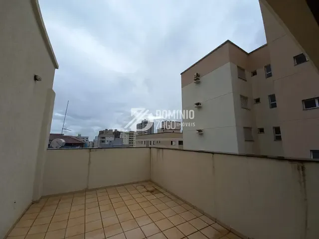 Apartamento com 250m² 3 quartos e 3 banheiros, à venda, no bairro Santa Mônica em Uberlândia