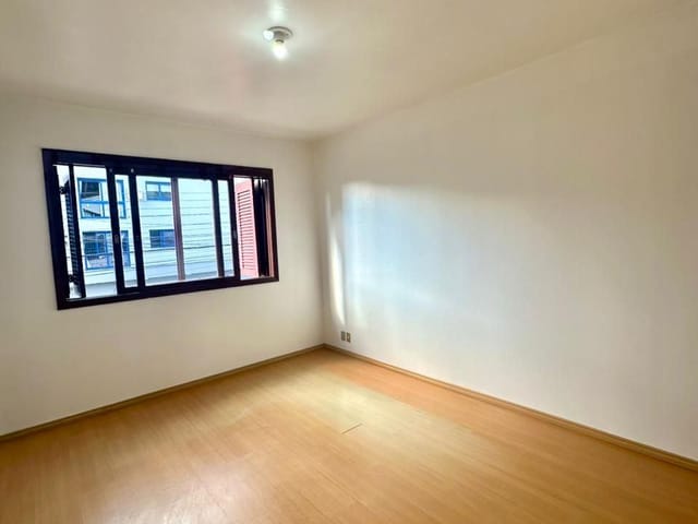 Apartamento 2 quartos e 2 banheiros, à venda, no bairro Medianeira em Caxias do Sul