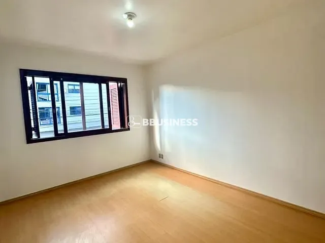 Apartamento 2 quartos e 2 banheiros, à venda, no bairro Medianeira em Caxias do Sul