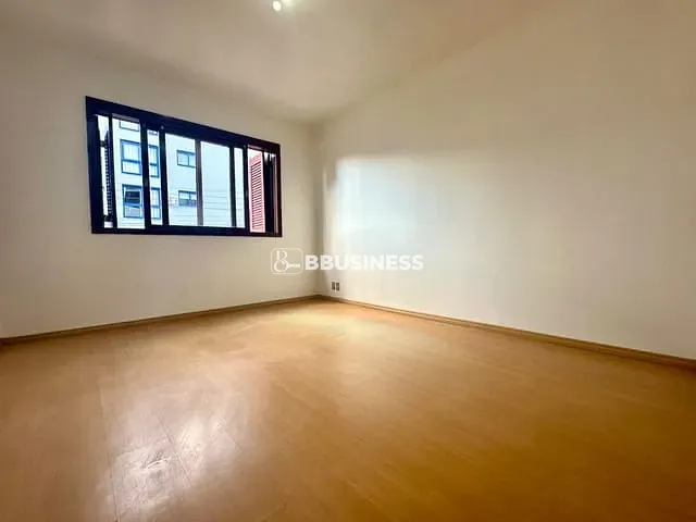 Apartamento 2 quartos e 2 banheiros, à venda, no bairro Medianeira em Caxias do Sul