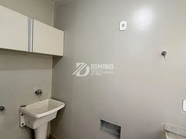 Apartamento 3 quartos e 2 banheiros, para alugar, no bairro Parque do Mirante em Uberaba