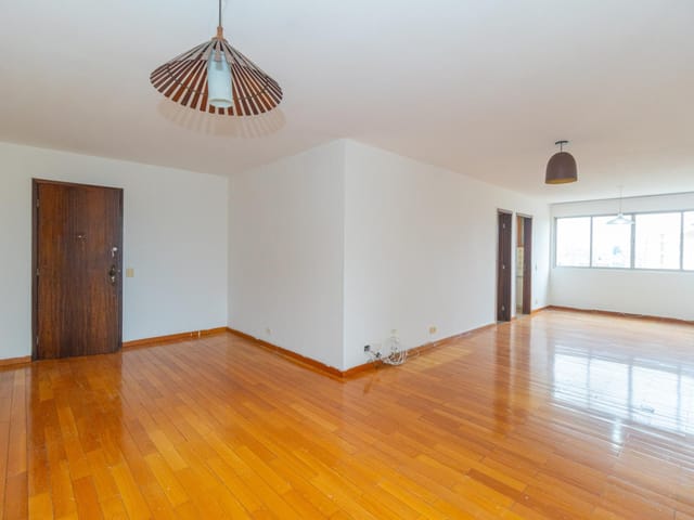 Apartamento 3 quartos e 3 banheiros, para alugar, no bairro Centro Cívico em Curitiba