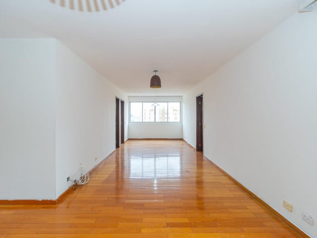 Apartamento 3 quartos e 3 banheiros, para alugar, no bairro Centro Cívico em Curitiba