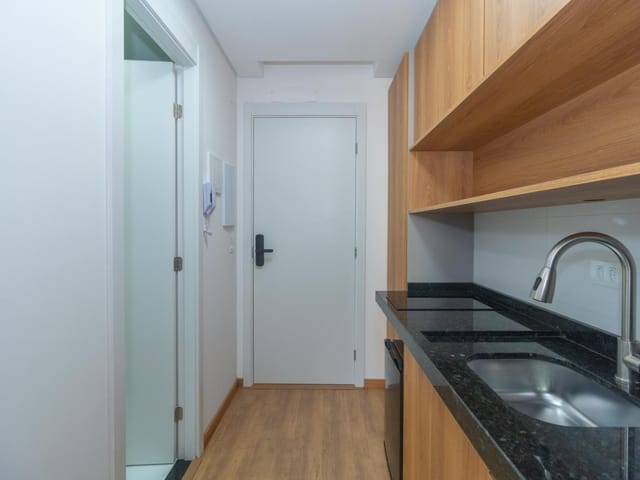 Apartamento 1 quarto e 1 banheiro, para alugar, no bairro Água Verde em Curitiba