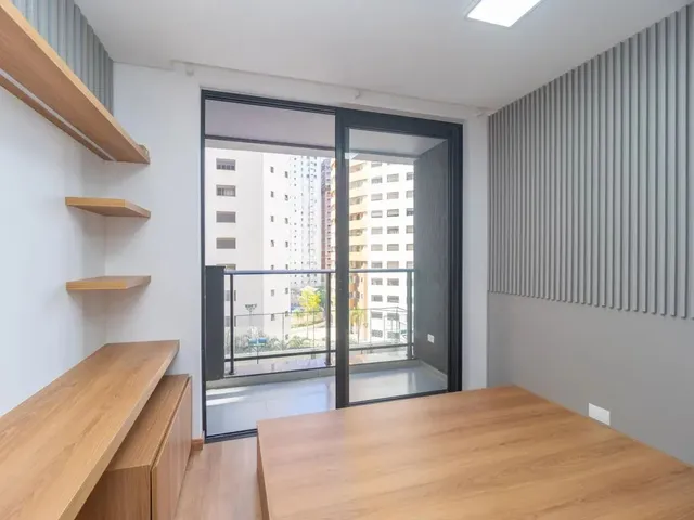 Apartamento 1 quarto e 1 banheiro, para alugar, no bairro Água Verde em Curitiba