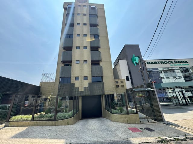 Venda e Locação - Apartamento Mobiliado com 3 quartos (sendo 1 suíte), 1 vaga, Sacada com churrasqueira, Próximo à UEPG Central, Centro.