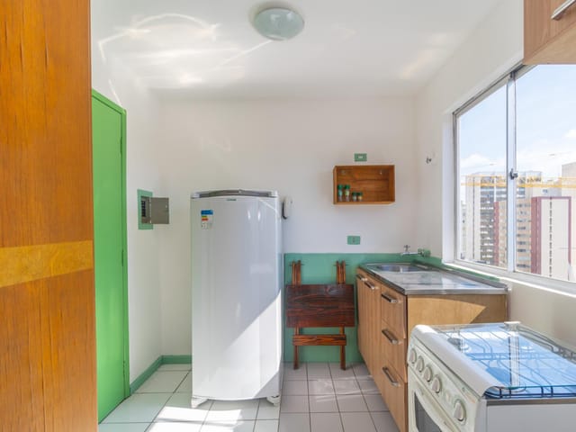 Apartamento 1 quarto e 1 banheiro, para alugar, no bairro Centro em Curitiba