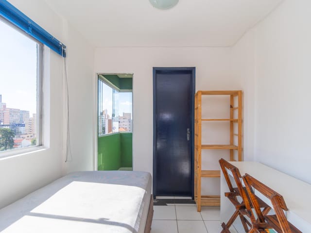 Apartamento 1 quarto e 1 banheiro, para alugar, no bairro Centro em Curitiba