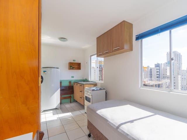 Apartamento 1 quarto e 1 banheiro, para alugar, no bairro Centro em Curitiba