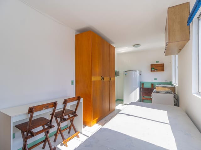 Apartamento 1 quarto e 1 banheiro, para alugar, no bairro Centro em Curitiba