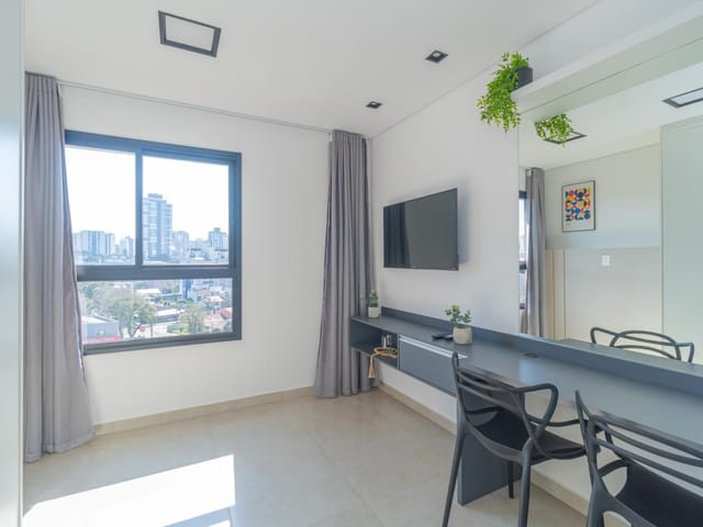 Apartamento 1 quarto e 1 banheiro, para alugar, no bairro Água Verde em Curitiba