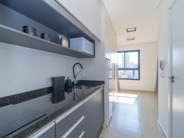 Apartamento 1 quarto e 1 banheiro, para alugar, no bairro Água Verde em Curitiba