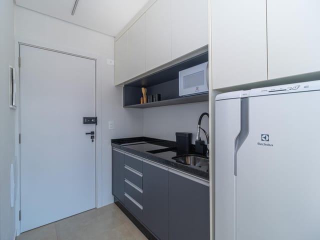 Apartamento 1 quarto e 1 banheiro, para alugar, no bairro Água Verde em Curitiba
