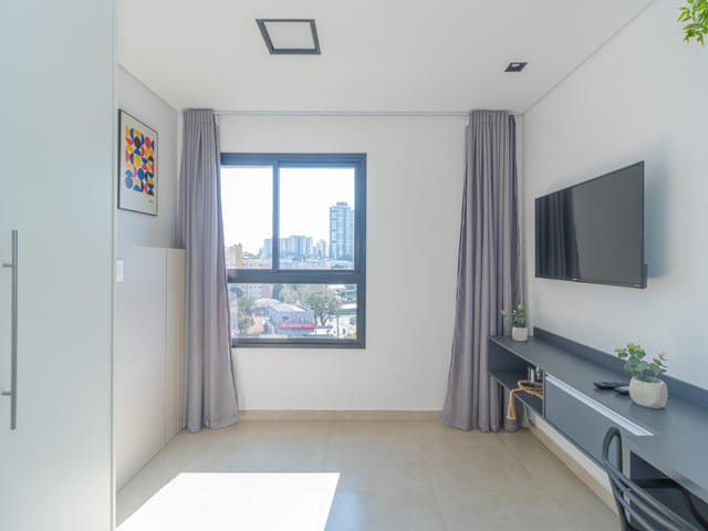 Apartamento 1 quarto e 1 banheiro, para alugar, no bairro Água Verde em Curitiba