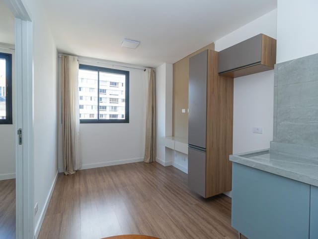 Apartamento 1 quarto e 1 banheiro, para alugar, no bairro Centro em Curitiba