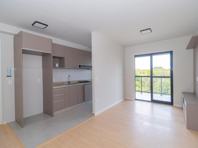Apartamento 3 quartos e 1 banheiro, para alugar, no bairro Campo Comprido em Curitiba