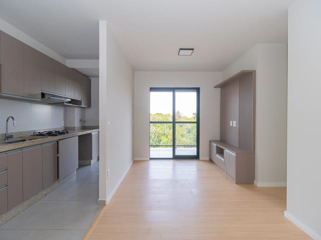 Apartamento 3 quartos e 1 banheiro, para alugar, no bairro Campo Comprido em Curitiba