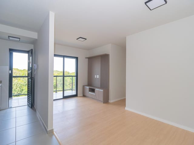 Apartamento 3 quartos e 1 banheiro, para alugar, no bairro Campo Comprido em Curitiba