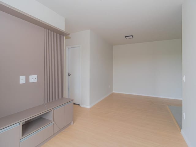 Apartamento 3 quartos e 1 banheiro, para alugar, no bairro Campo Comprido em Curitiba