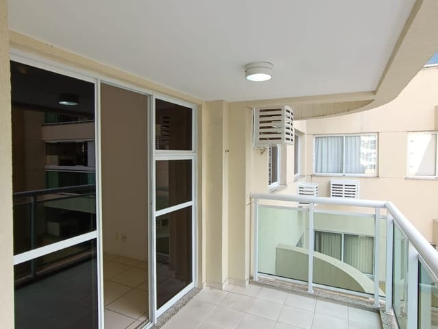 Foto do Apartamento - EDIFICIO LÓTUS - FREGUESIA - 2 QUARTOS COM SUÍTE, ARMÁRIOS E VARANDA GOURMET COM CHURRASQUEIRA PRIVATIVA | Hilmar