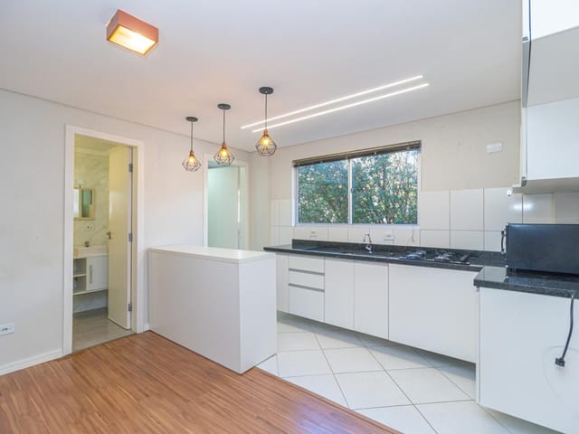Apartamento 1 quarto e 1 banheiro, para alugar, no bairro Água Verde em Curitiba