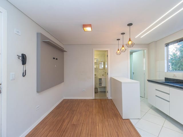 Apartamento 1 quarto e 1 banheiro, para alugar, no bairro Água Verde em Curitiba