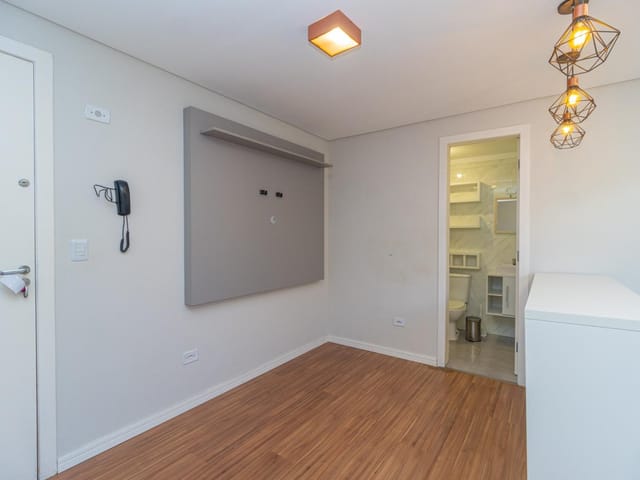 Apartamento 1 quarto e 1 banheiro, para alugar, no bairro Água Verde em Curitiba