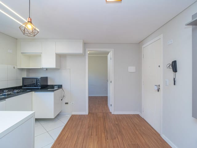 Apartamento 1 quarto e 1 banheiro, para alugar, no bairro Água Verde em Curitiba