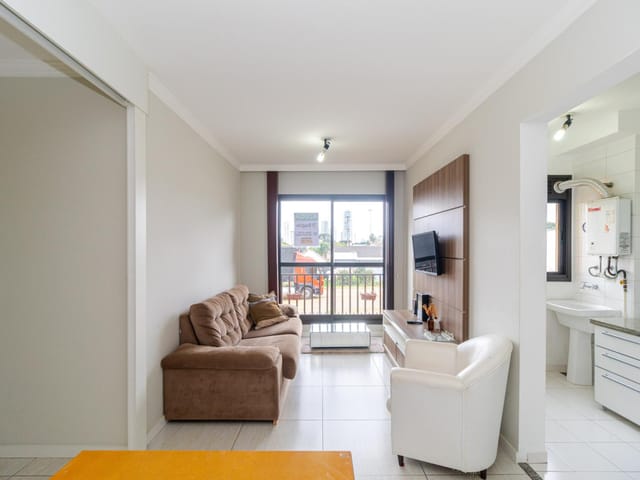 Apartamento 2 quartos e 1 banheiro, para alugar, no bairro Campo Comprido em Curitiba
