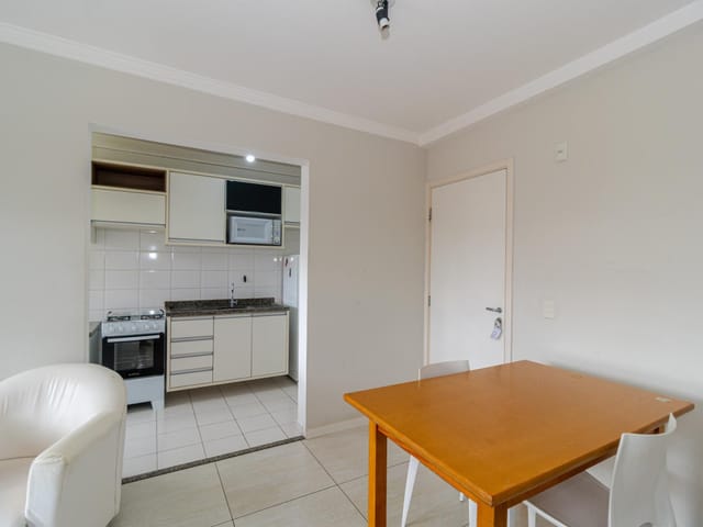 Apartamento 2 quartos e 1 banheiro, para alugar, no bairro Campo Comprido em Curitiba