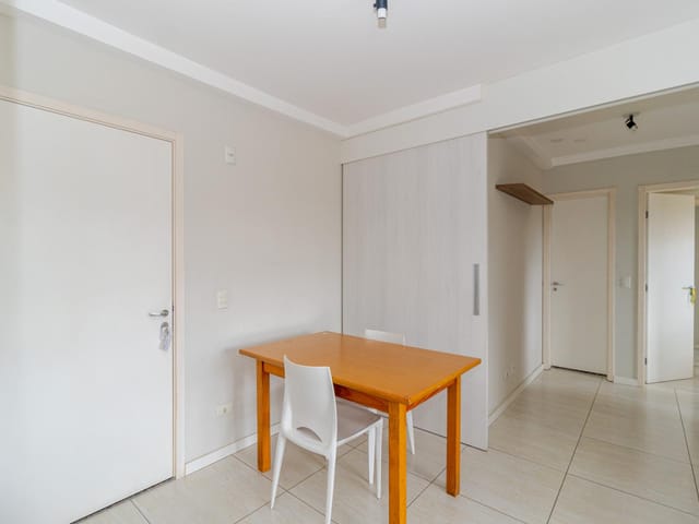 Apartamento 2 quartos e 1 banheiro, para alugar, no bairro Campo Comprido em Curitiba