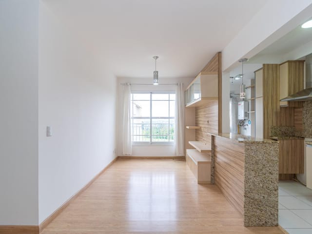 Apartamento 2 quartos e 3 banheiros, para alugar, no bairro Campo Comprido em Curitiba