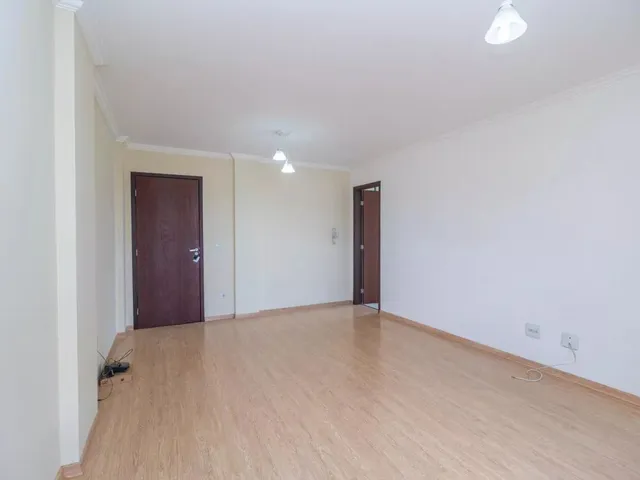 Apartamento 2 quartos e 2 banheiros, para alugar, no bairro Campina do Siqueira em Curitiba