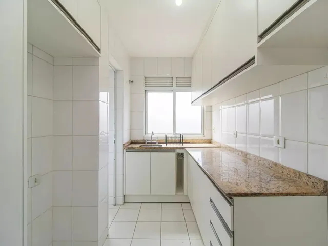 Apartamento 2 quartos e 2 banheiros, para alugar, no bairro Campina do Siqueira em Curitiba