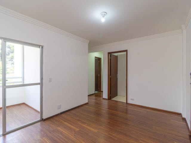 Apartamento 2 quartos e 1 banheiro, para alugar, no bairro Água Verde em Curitiba