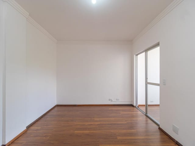 Apartamento 2 quartos e 1 banheiro, para alugar, no bairro Água Verde em Curitiba