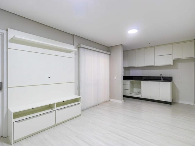 Apartamento 2 quartos e 1 banheiro, para alugar, no bairro Capão Raso em Curitiba