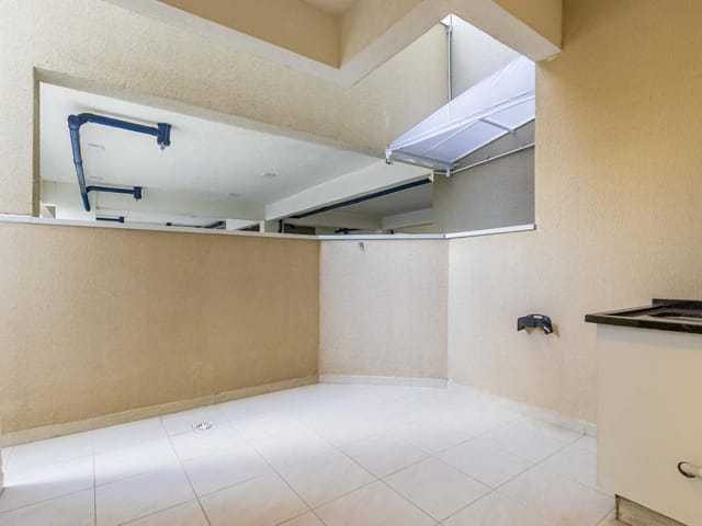 Apartamento 2 quartos e 1 banheiro, para alugar, no bairro Capão Raso em Curitiba