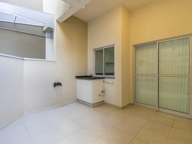 Apartamento 2 quartos e 1 banheiro, para alugar, no bairro Capão Raso em Curitiba