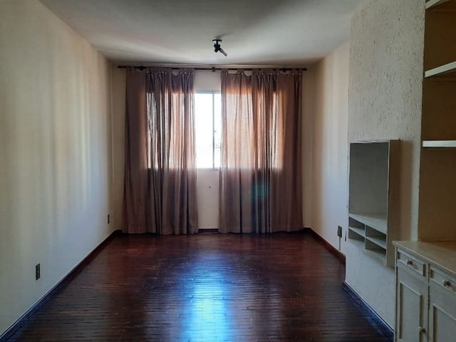 Foto do Apartamento - Apartamento com 2 dormitórios para alugar, 137 m² por R$ 650,00/mês - Centro - Uberaba/MG | ZUCATO IMOBILIARIA LTDA