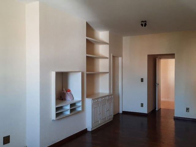 Foto do Apartamento - Apartamento com 2 dormitórios para alugar, 137 m² por R$ 650,00/mês - Centro - Uberaba/MG | ZUCATO IMOBILIARIA LTDA