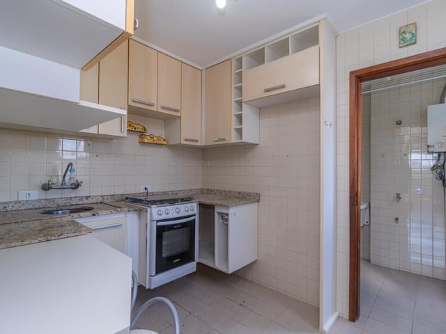 Apartamento 4 quartos e 3 banheiros, para alugar, no bairro Ahú em Curitiba